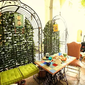 Apartment Hand Decorated House With Court, Florence